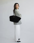 ANDERMATT | Schultertasche Wildleder classic schwarz/gold - full body