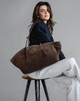 ANDERMATT | Schultertasche Wildleder braun/gold -half side body close 