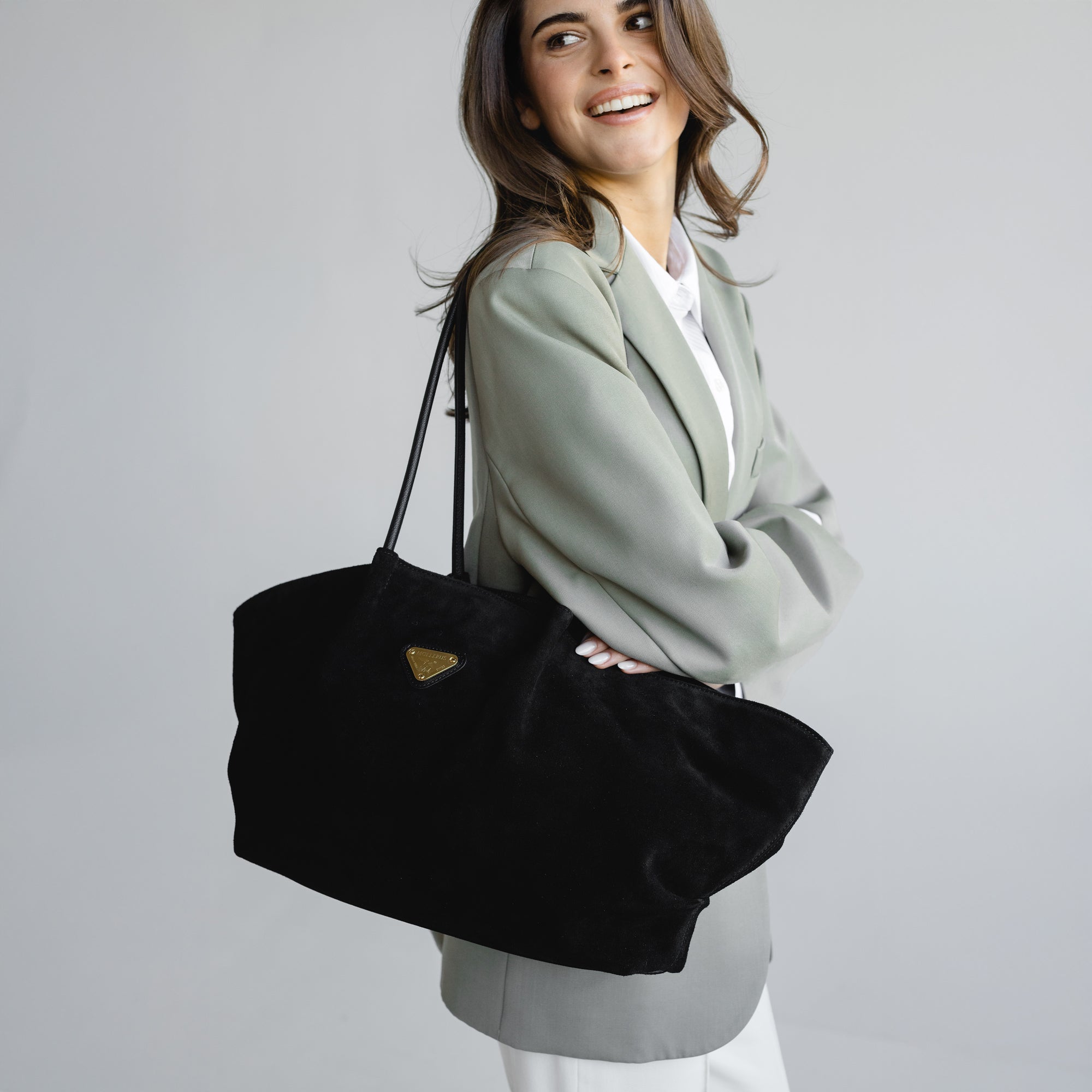 ANDERMATT | Schultertasche Wildleder classic schwarz/gold - detail