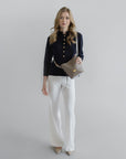 AUSWIL | Beuteltasche taupe grau/gold - full body 