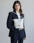 AUSWIL | Beuteltasche snow weiss/silber - on body