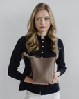 AUSWIL | Beuteltasche taupe grau/gold - on body