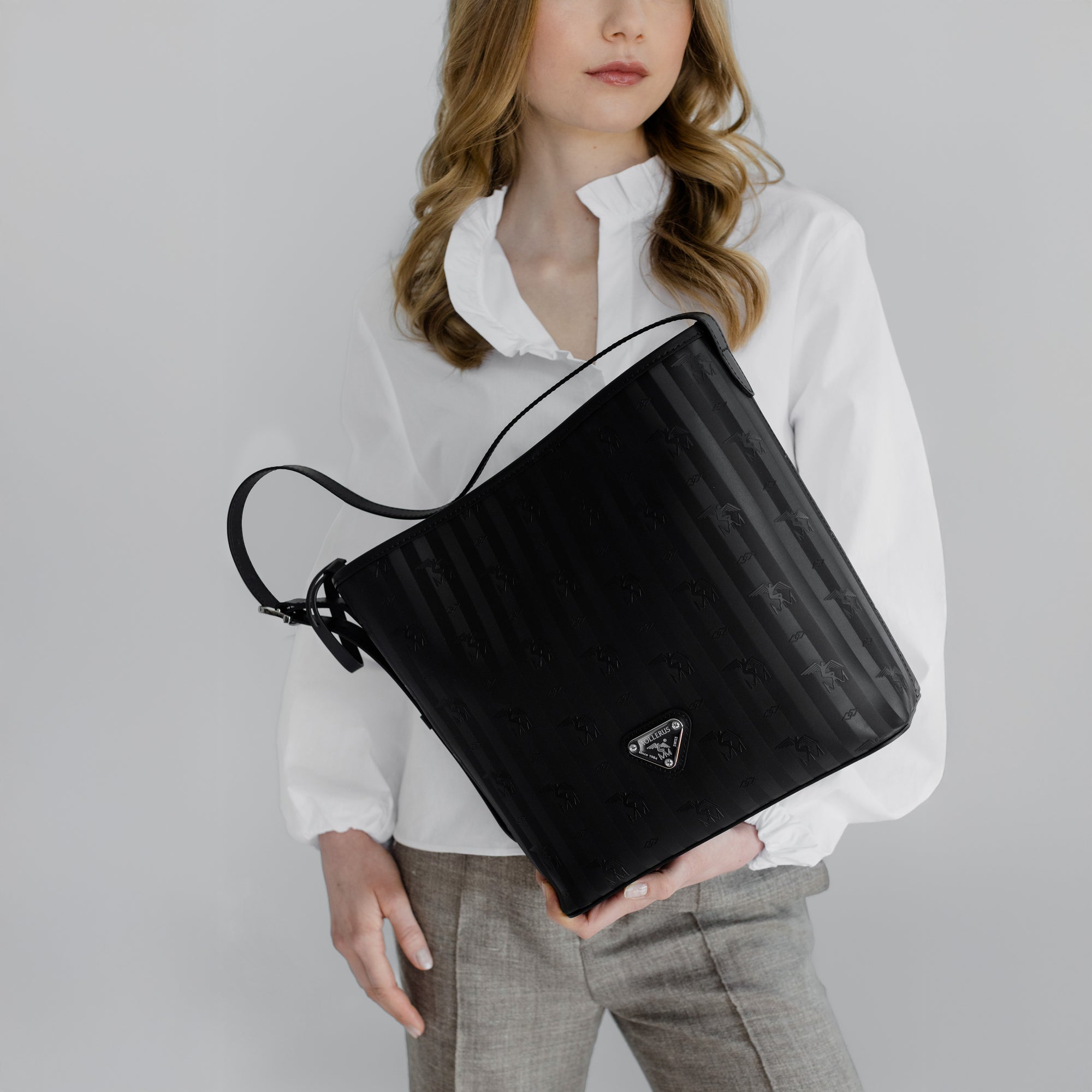 BANNWIL | Beuteltasche classic schwarz/silber - detail