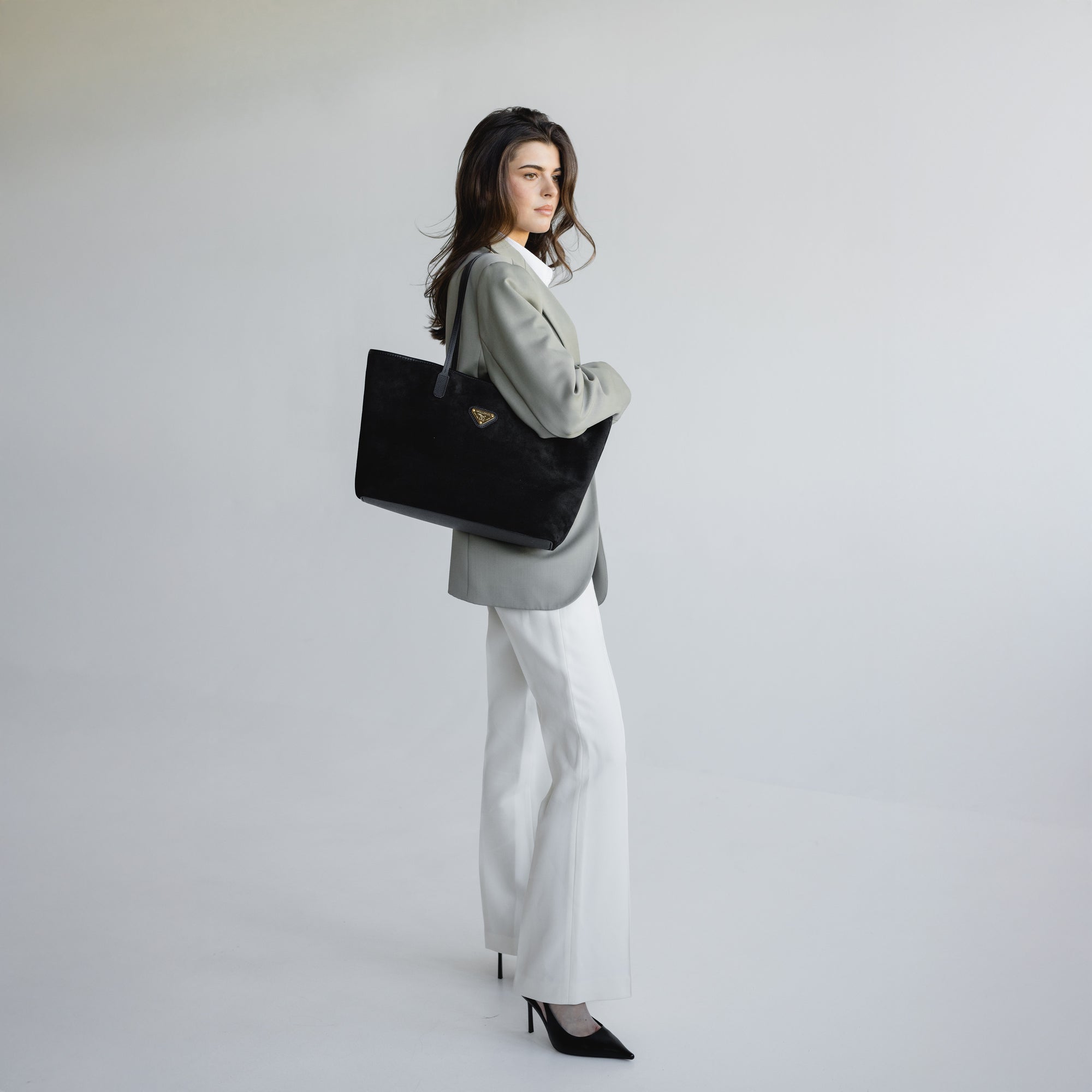 BERN | Shopper Wildleder classic schwarz/gold - full body 
