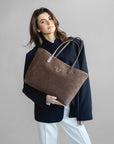 BERN | Shopper Wildleder braun/gold - close up
