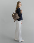 BRUGG | Rucksack taupe grau/gold - full body 