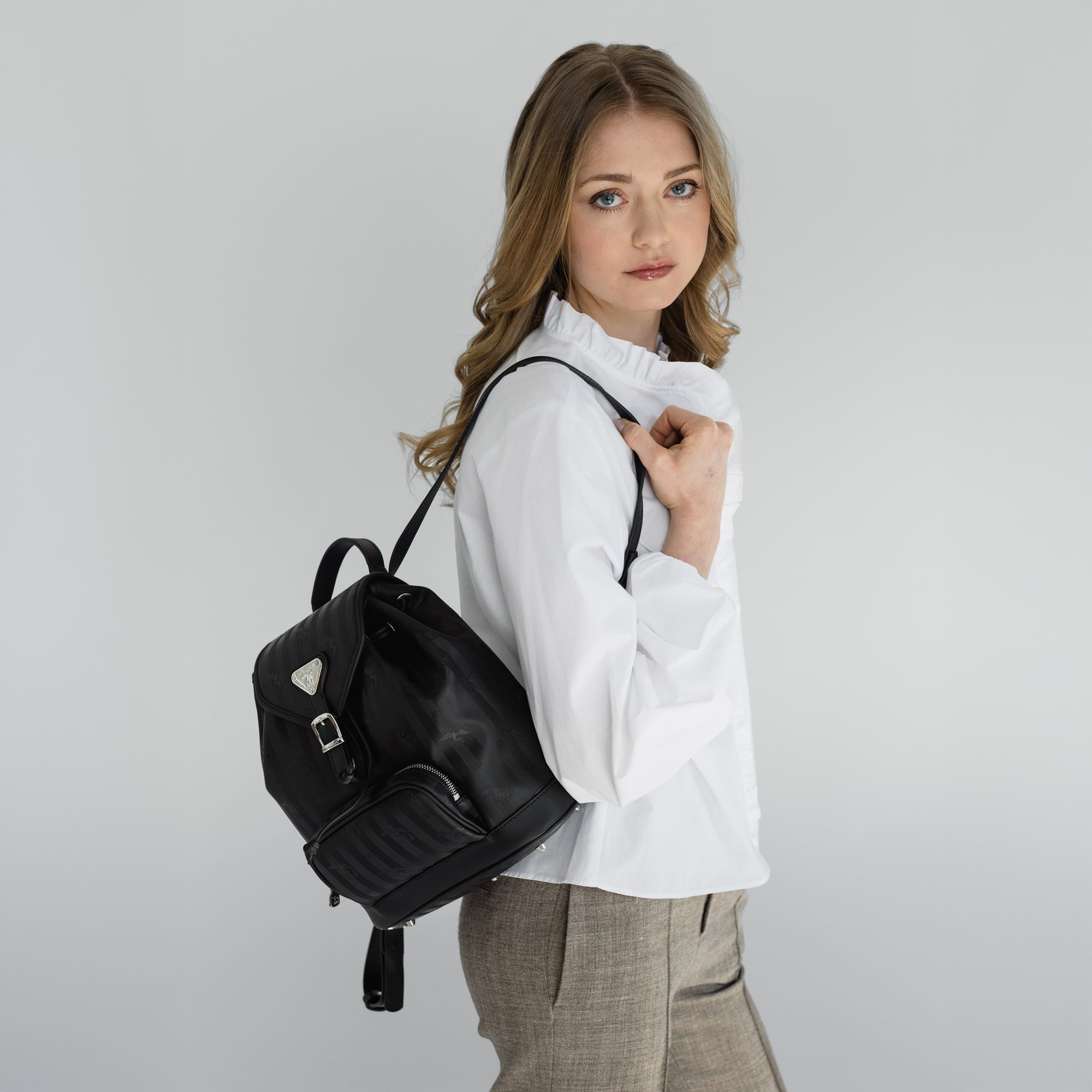 BRUGG | Rucksack classic schwarz/silber - close up 
