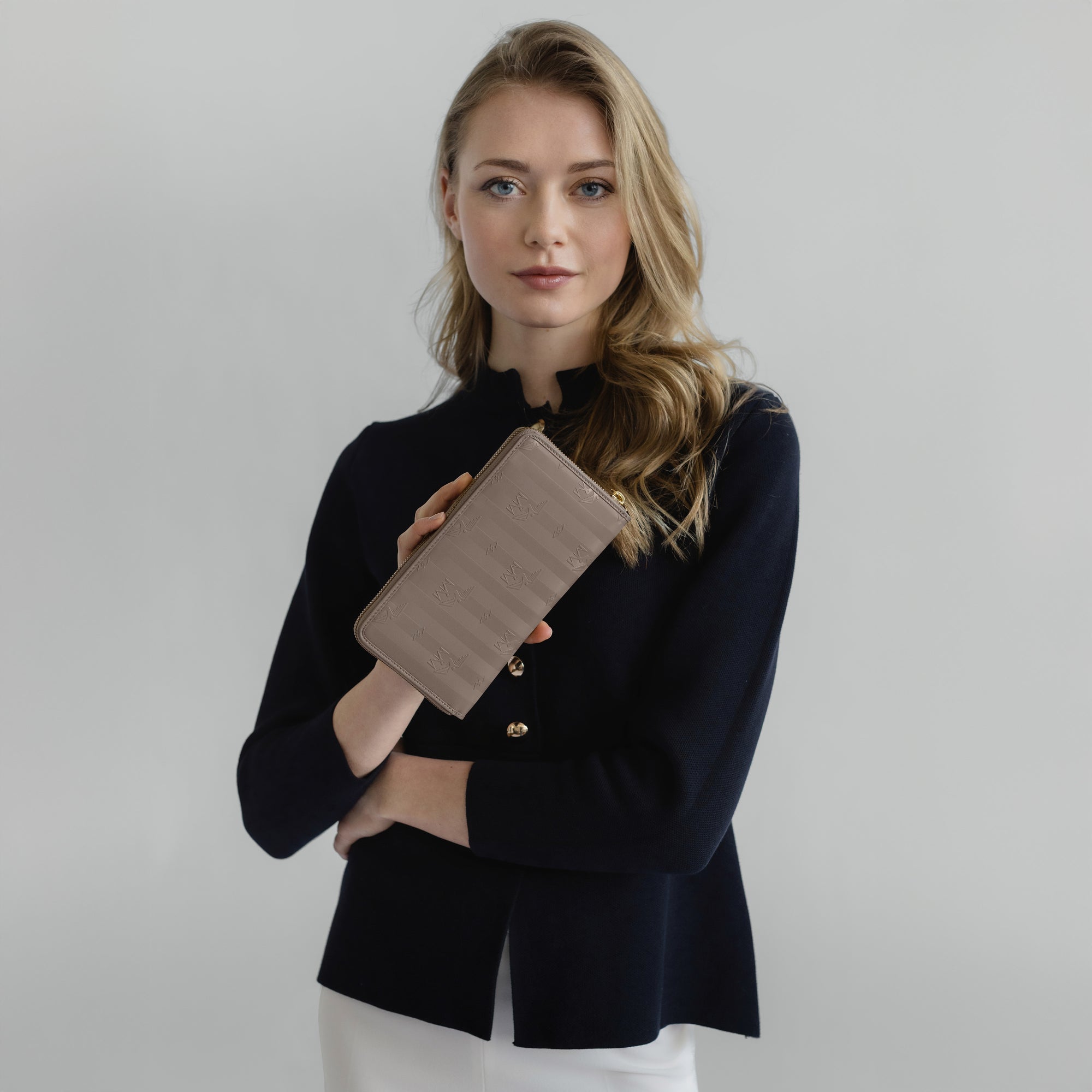 CLARIDEN | Portemonnaie taupe grau/gold - on body 