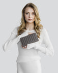 CLARIDEN | Portemonnaie fango braun/gold - full body 
