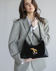 GSTAAD | Schultertasche Wildleder classic schwarz/gold - close up