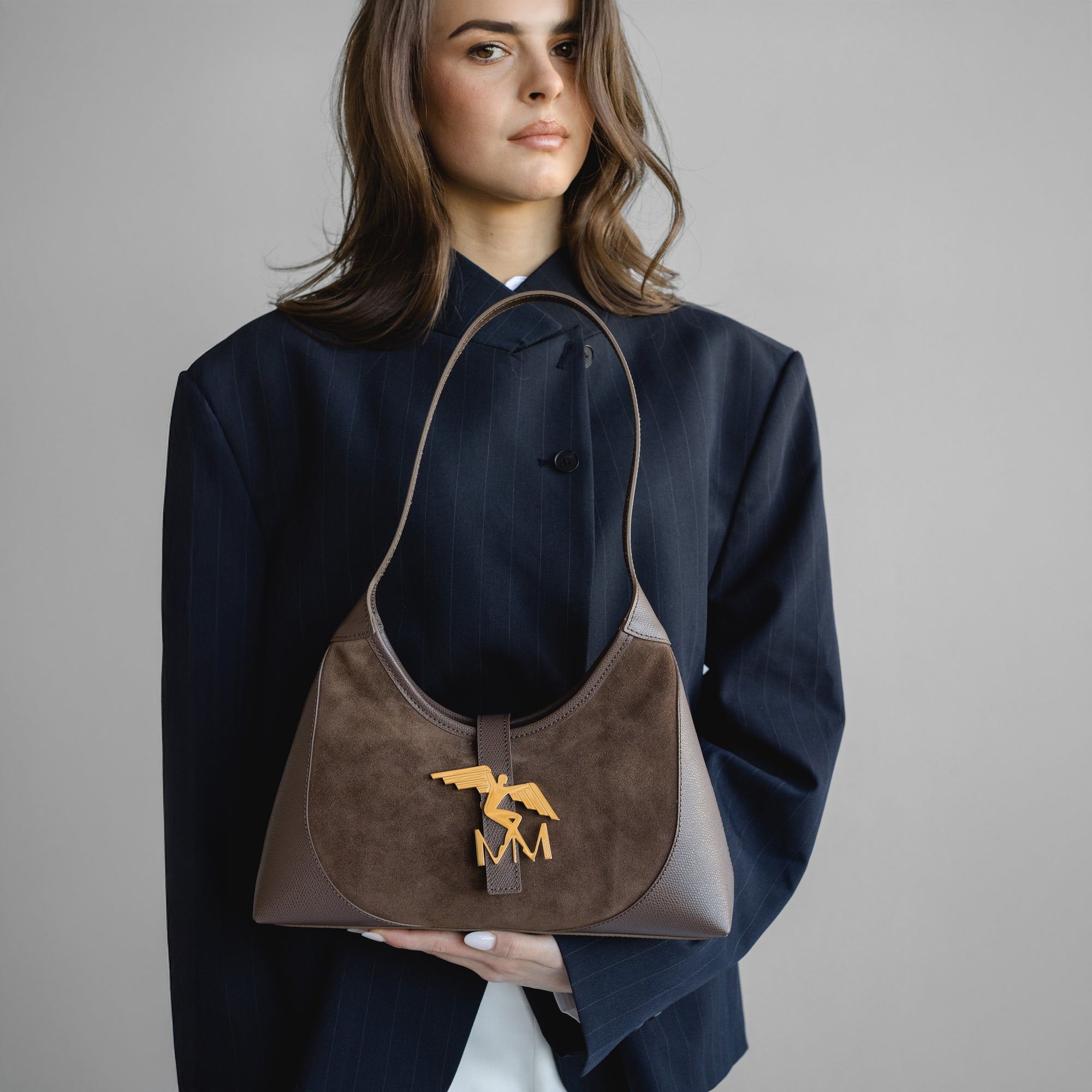 GSTAAD | Schultertasche Wildleder braun/gold - detail