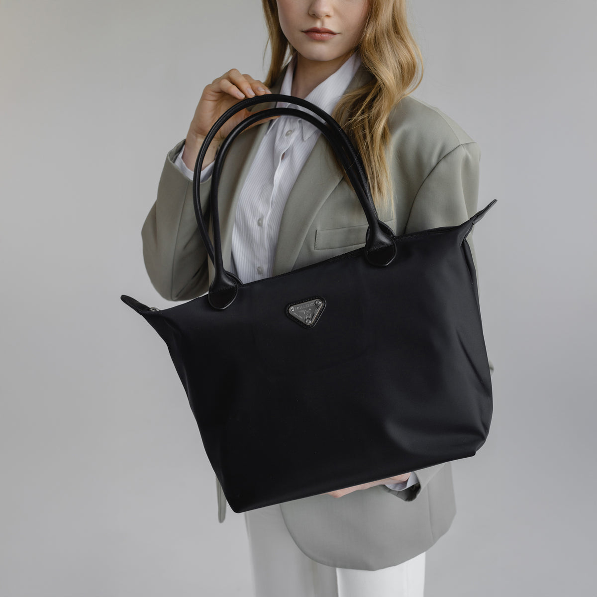 INTERLAKEN | Shopper Nylon classic schwarz/silber- getragen zoom 