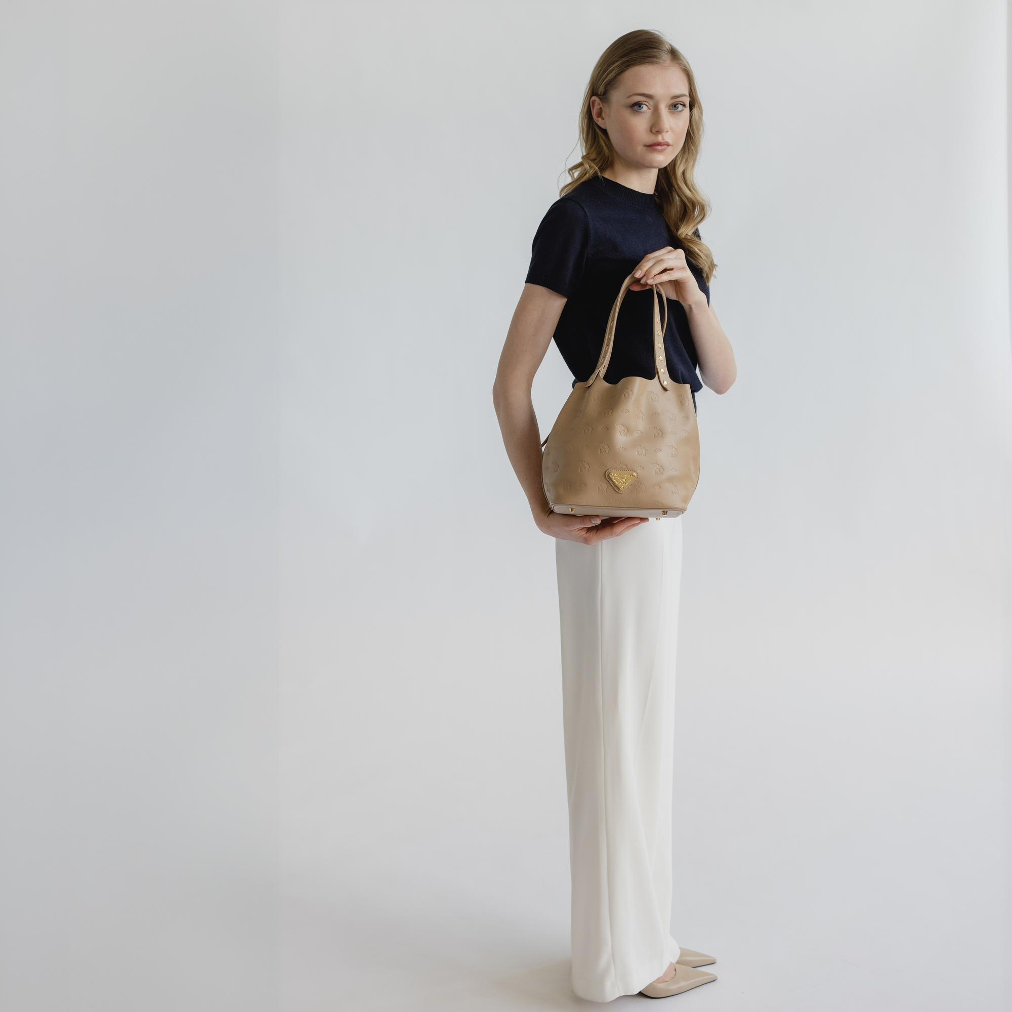 LIDDES | Umhängetasche Stampato cappuccino/gold - full body 