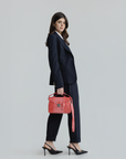MARLY | Umhängetasche Croco coral pink/silber - on body
