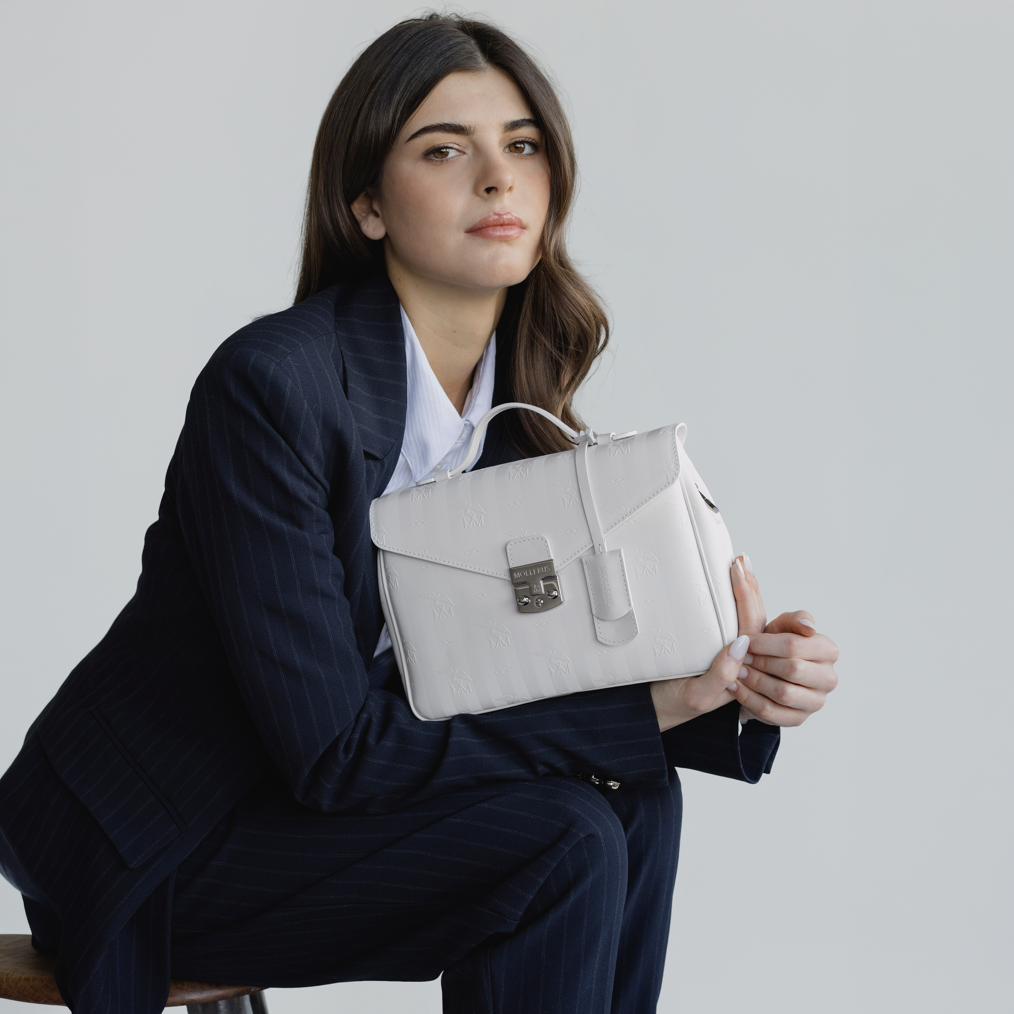 MARLY | Umhängetasche snow white/silber - detail 