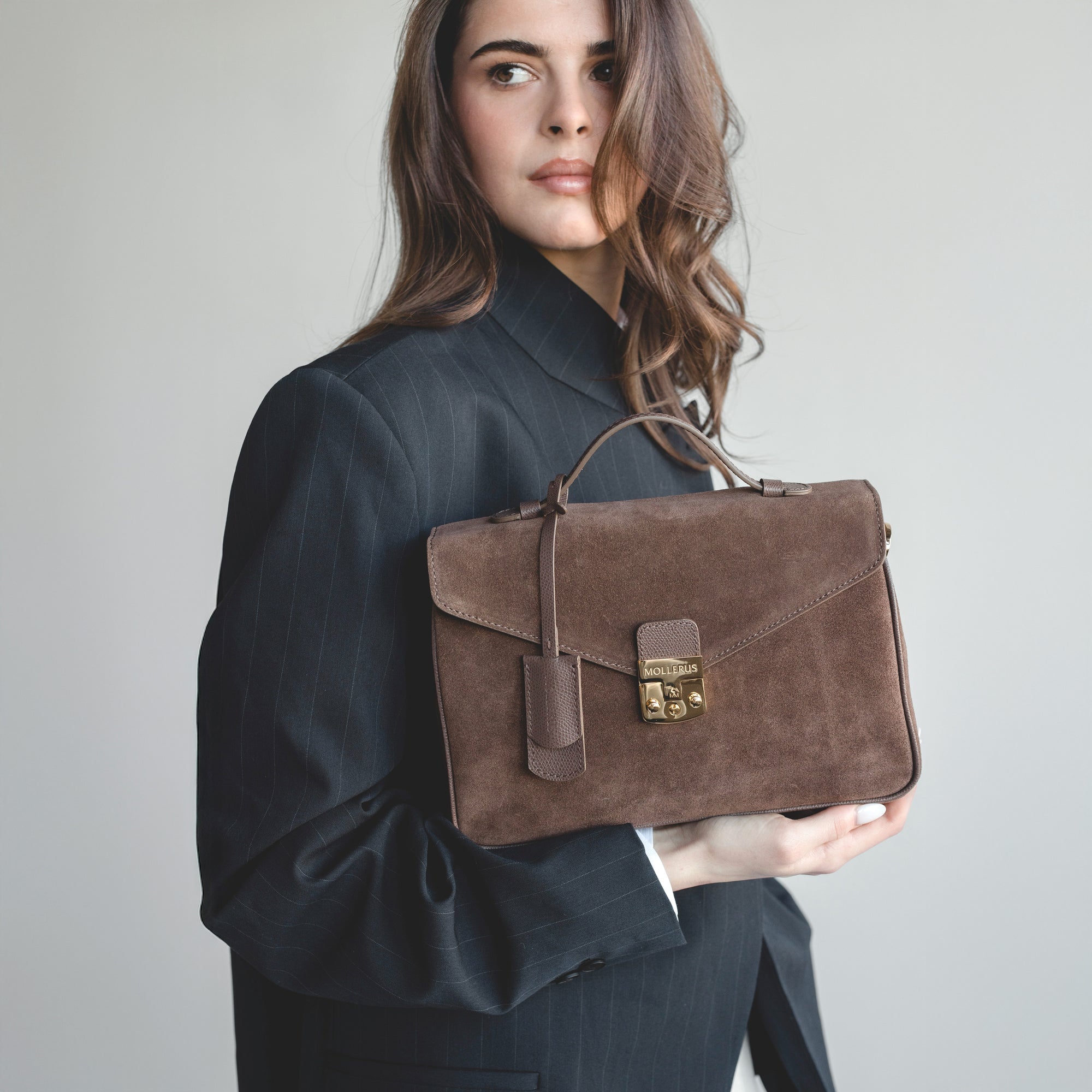 MARLY | Umhängetasche Wildleder braun/gold - detail