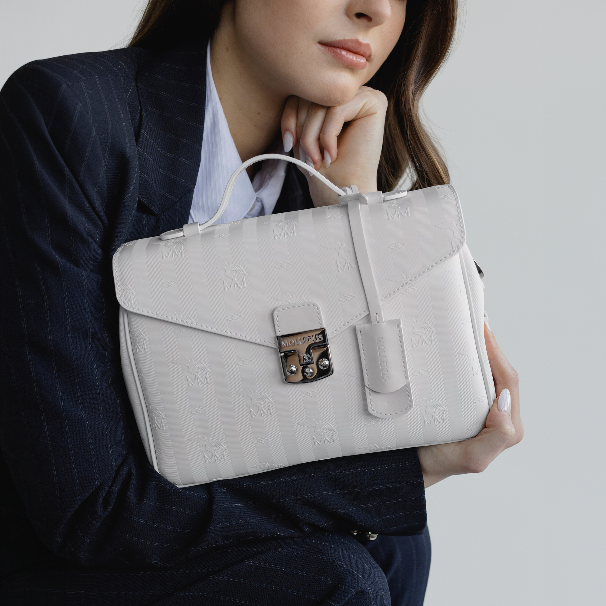 MARLY | Umhängetasche snow white/silber - close up