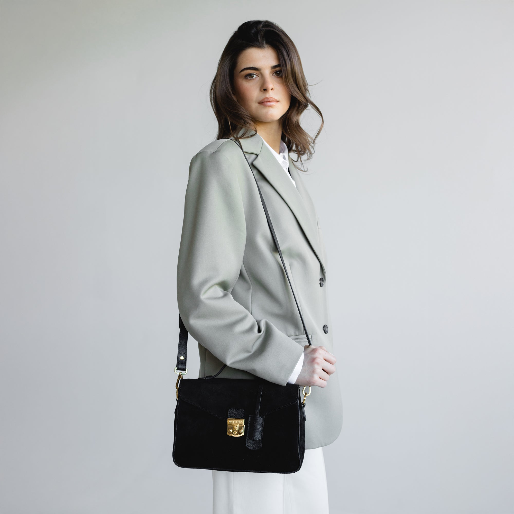MARLY | Umhängetasche Wildleder classic schwarz/gold - half body