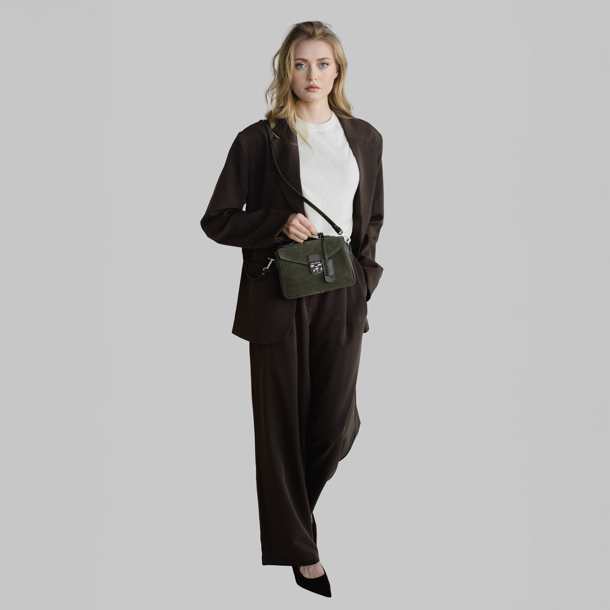 MEYRIN | Umhängetasche Wildleder moosgrün/gold - full body