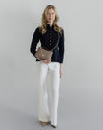 MOUTIER | Umhängetasche taupe grau/gold - full body 