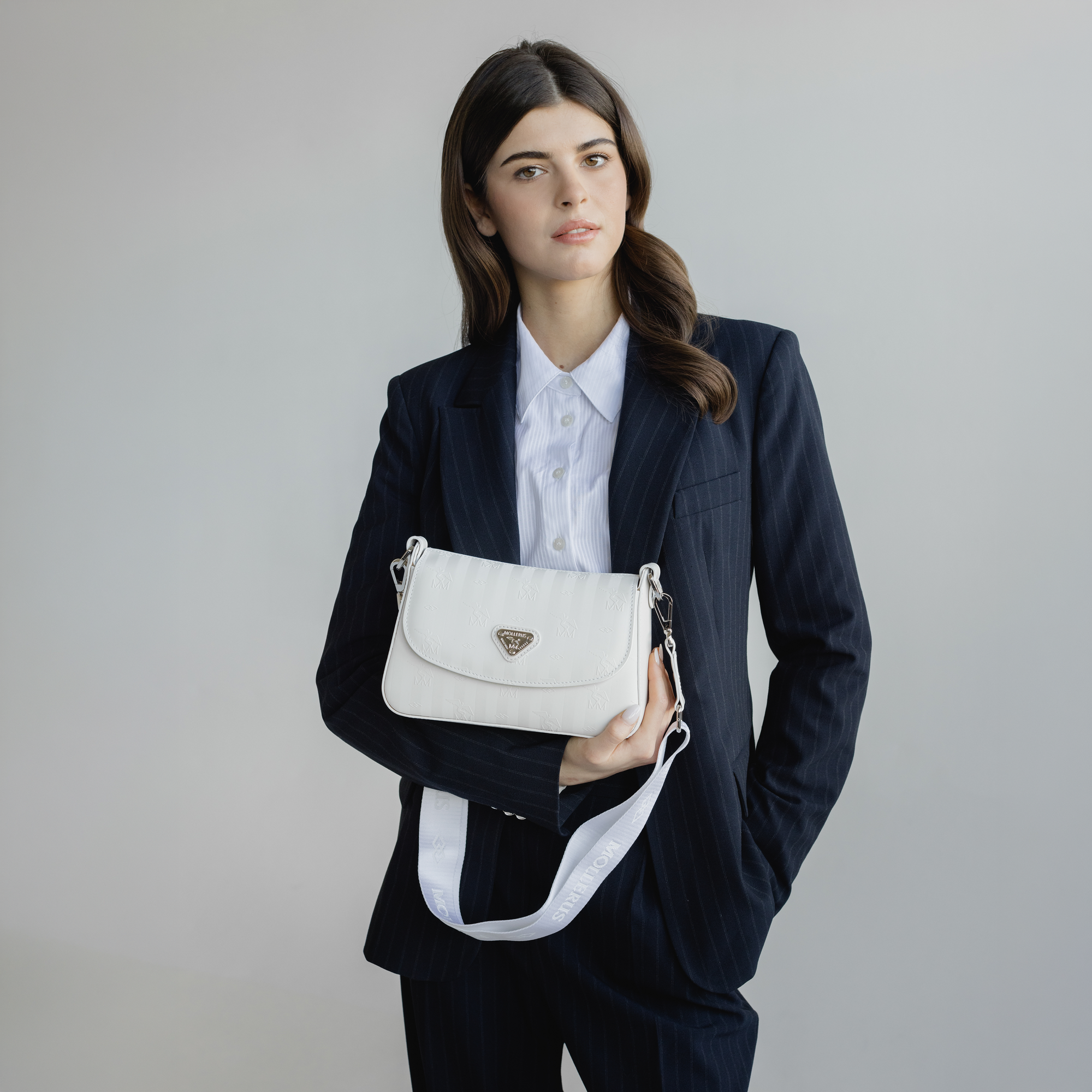 NOVILLE | Umhängetasche snow weiss/silber - detail 