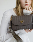 NOVILLE | Umhängetasche fango braun/gold - detail 