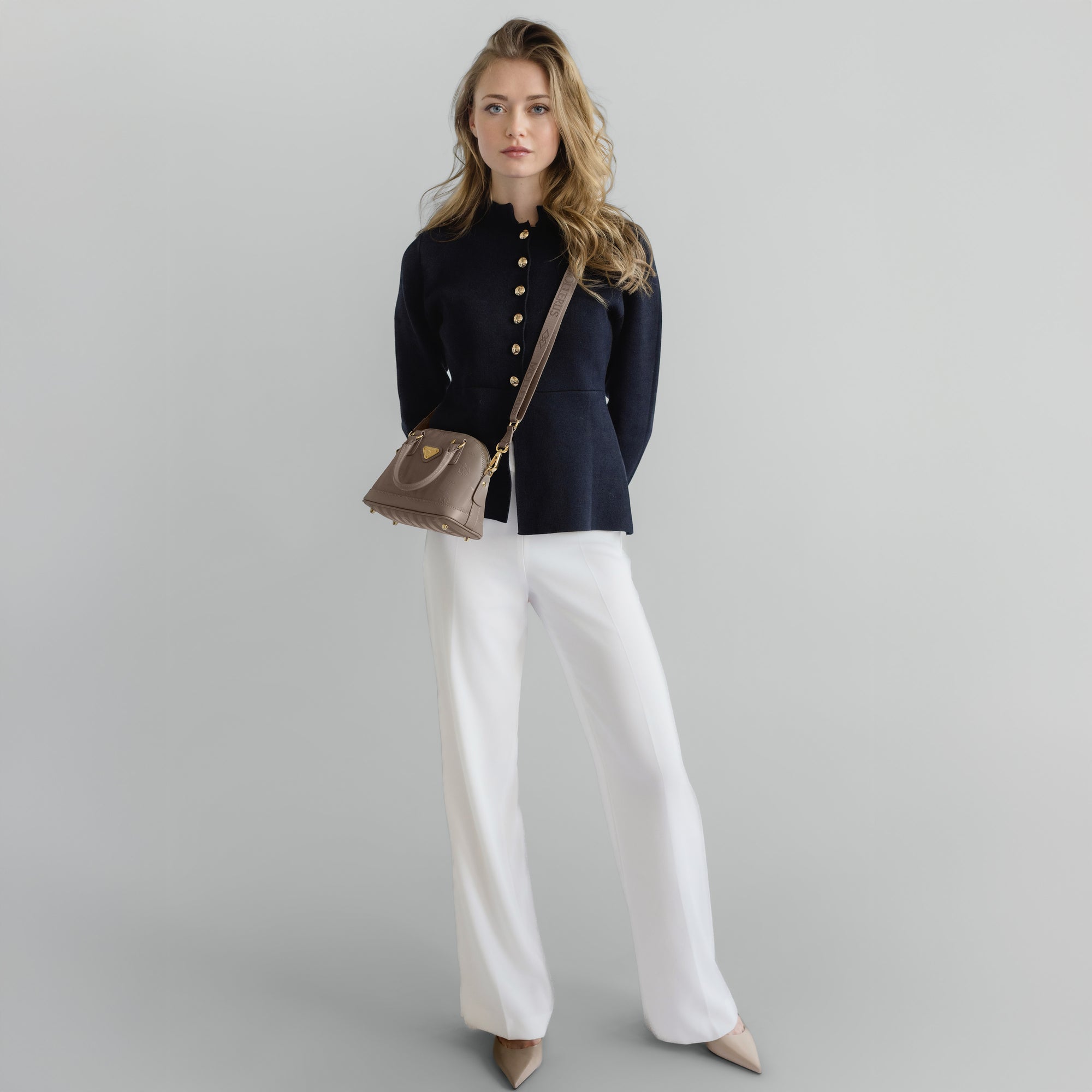 OETWIL | Handtasche taupe grau/gold - full body 