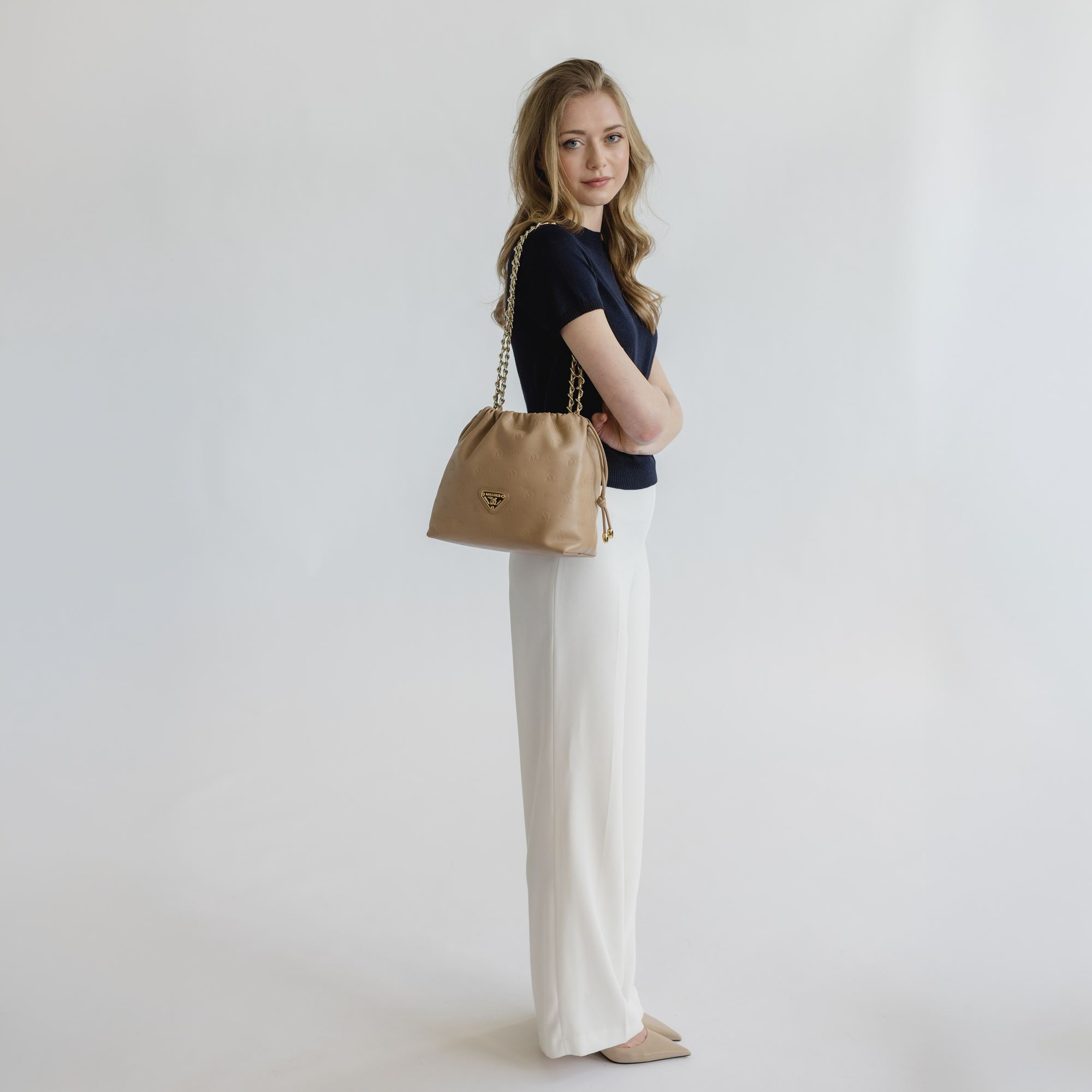 RIDDES | Umhängetasche Stampato cappuccino/gold - on body