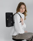 RUE | Schultertasche classic schwarz/silber - close up 