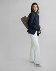 RUE | Schultertasche Wildleder braun/gold - full body