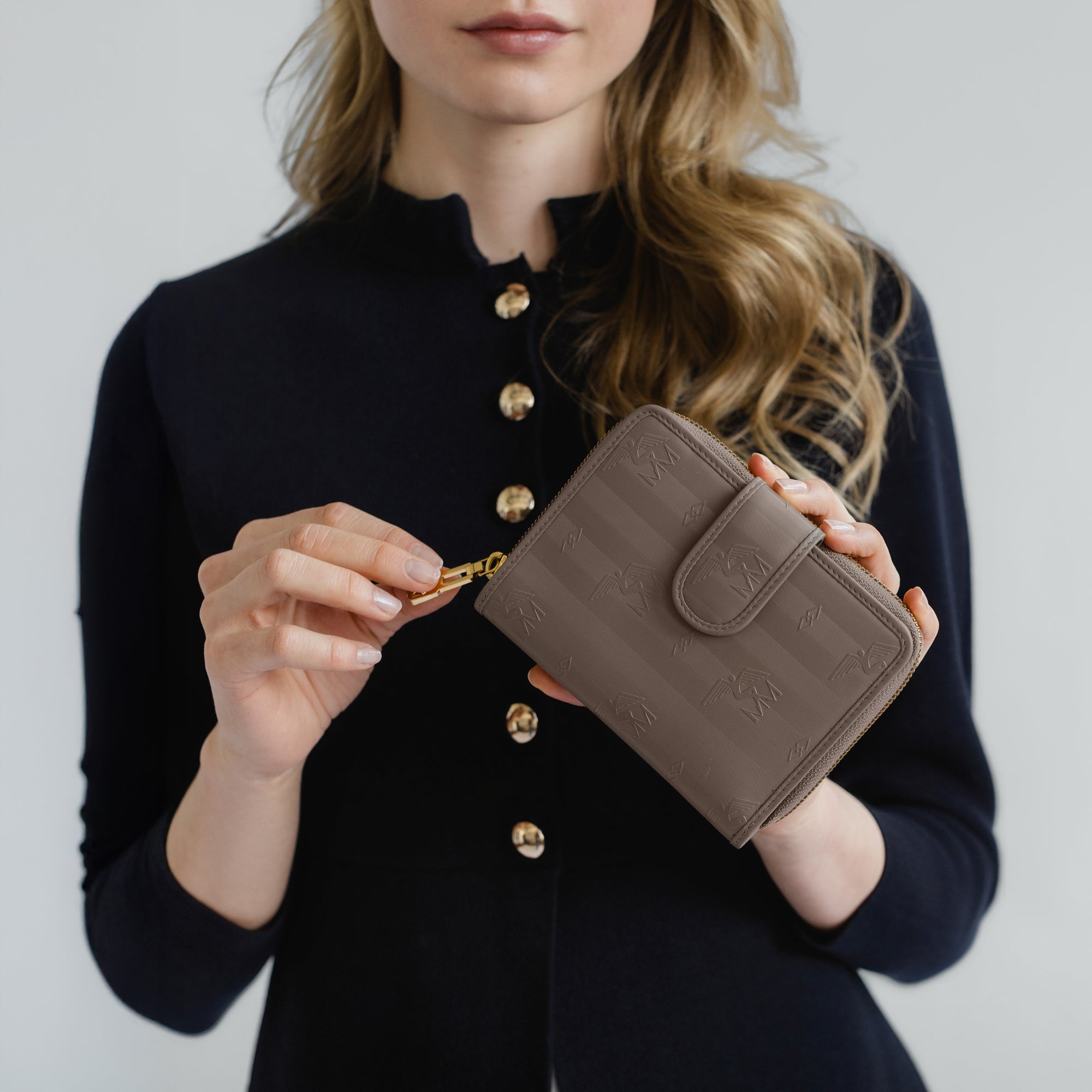 SAENTIS | Portemonnaie taupe grau/gold - detail