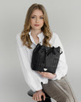 SION | Beuteltasche classic schwarz/silber - close up 