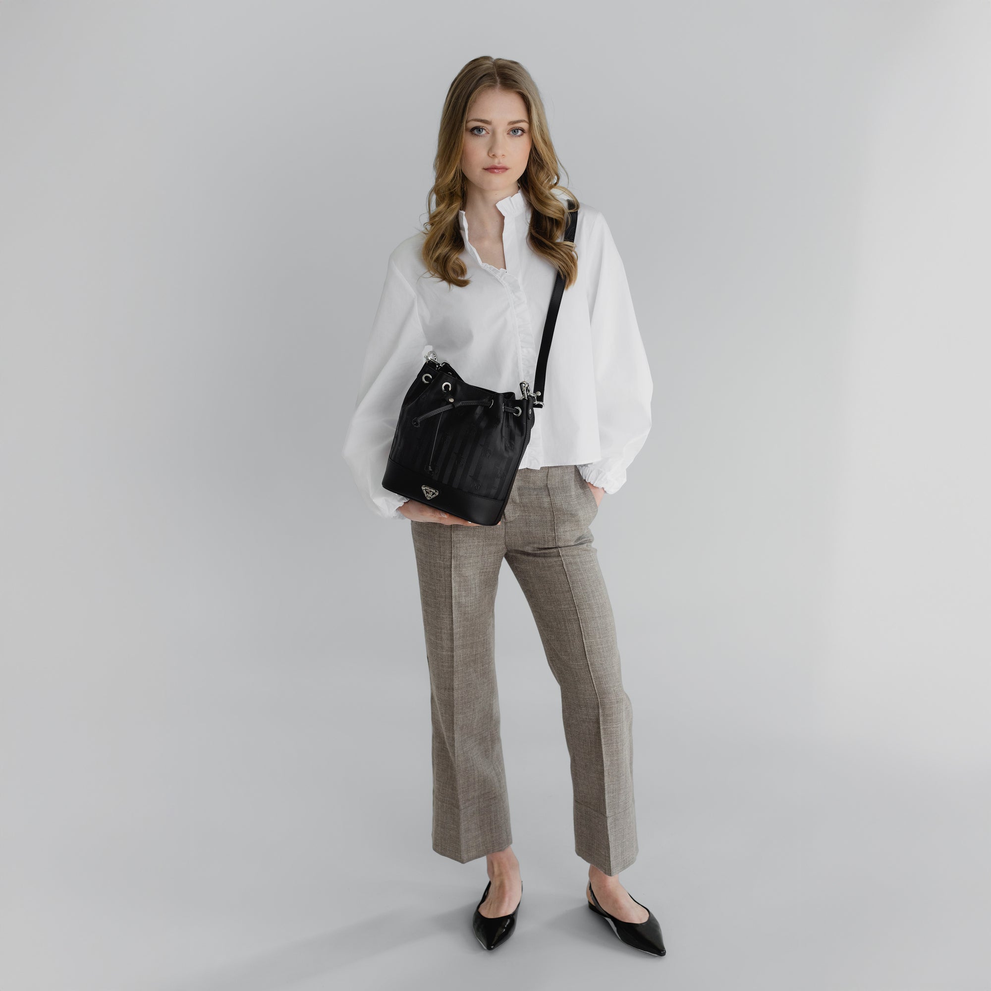 SION | Beuteltasche classic schwarz/silber - full body 
