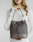 SION | Beuteltasche fango braun/gold - detail 