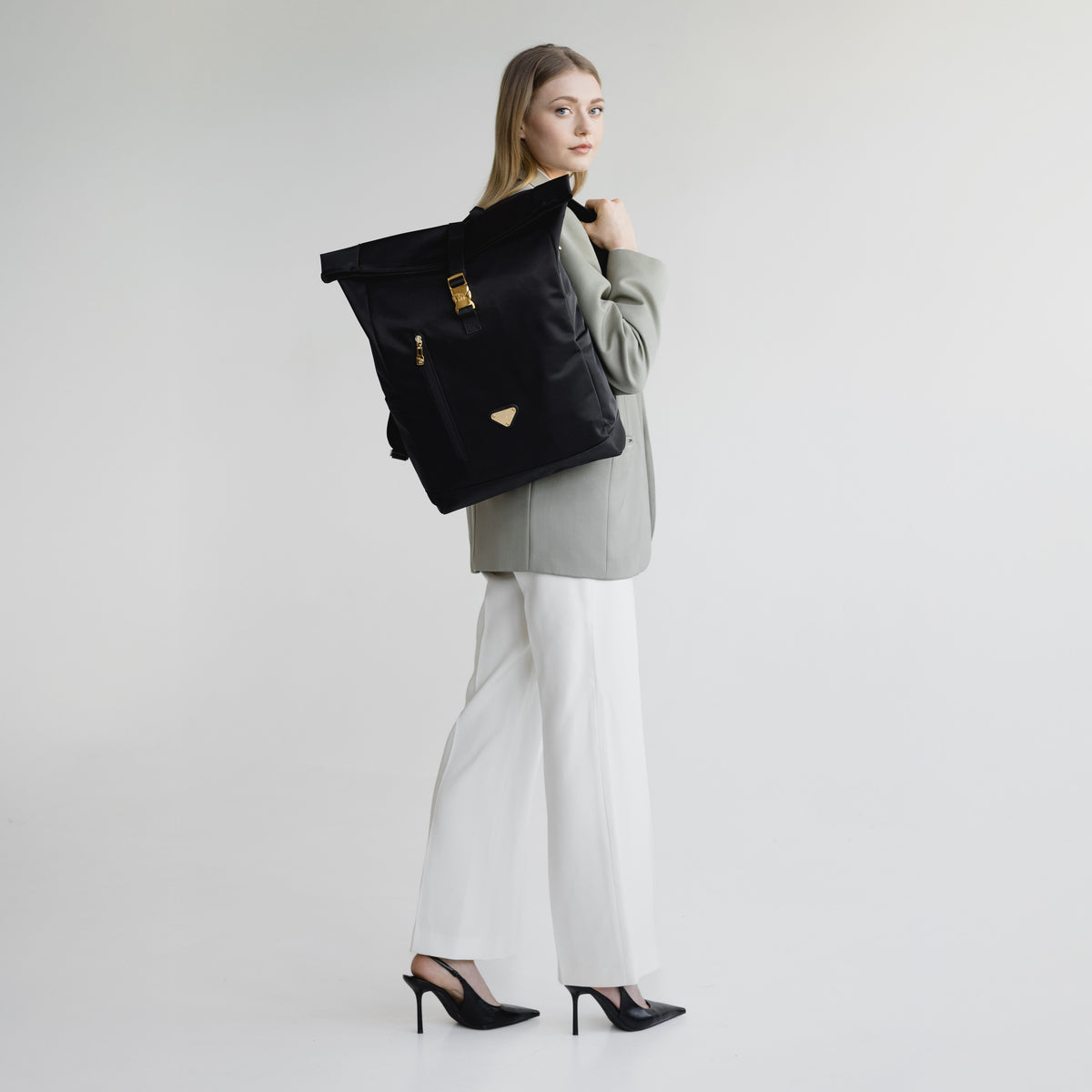 SOLOTHURN | Rucksack Nylon classic schwarz/gold - full body