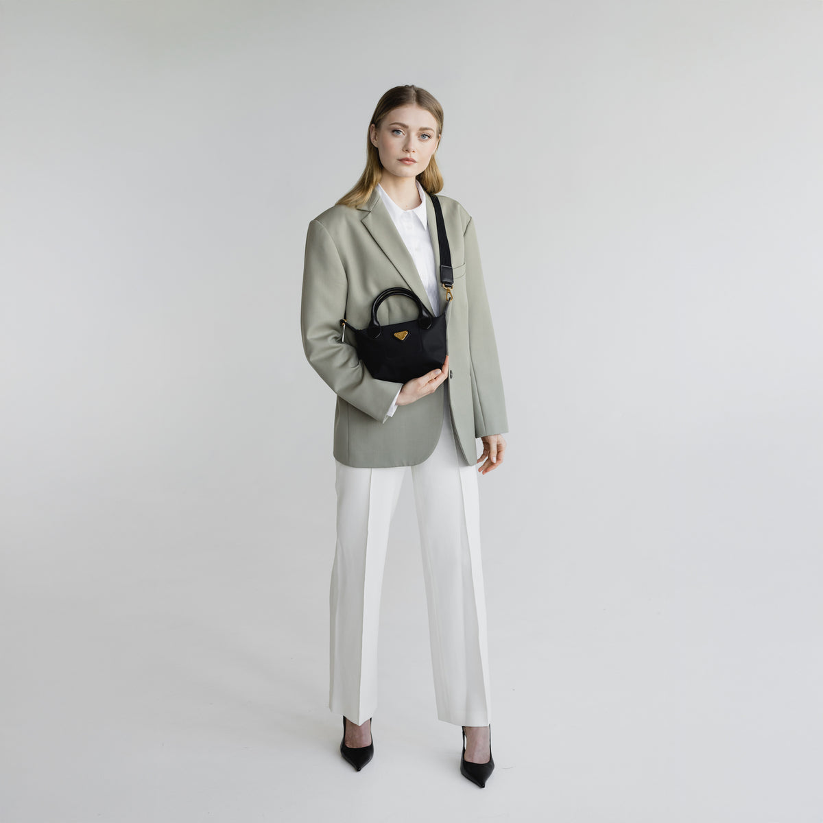 VALS | Umhängetasche Nylon classic schwarz/gold - full body