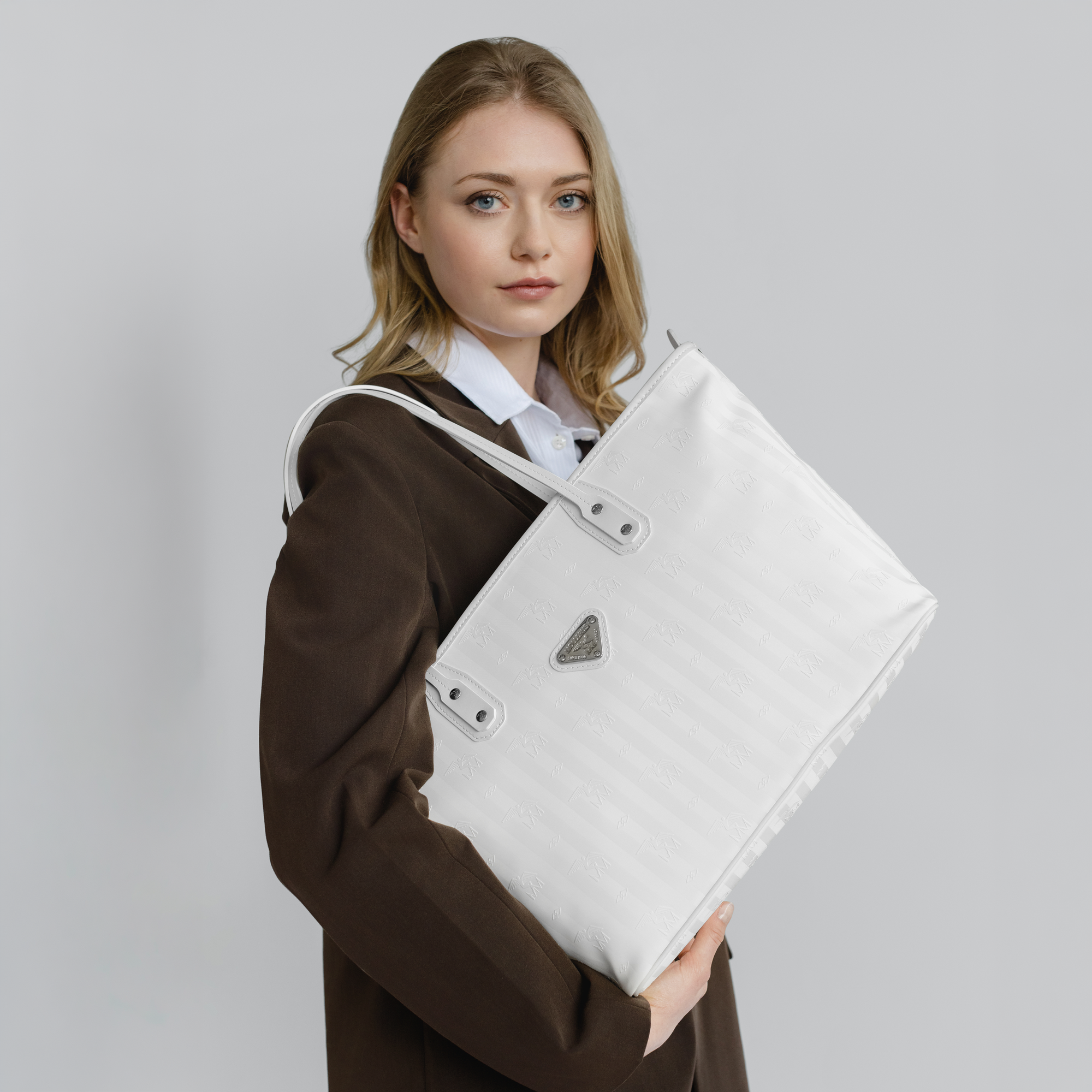 WINTERTHUR | Shopper mit Reissverschluss snow weiss/silber - on body 