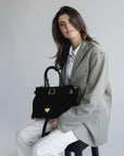 WITTNAU | Handtasche Wildleder classic schwarz/gold - close up