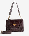 URSY | Umhängetasche Croco burgundy braun/gold – frontal