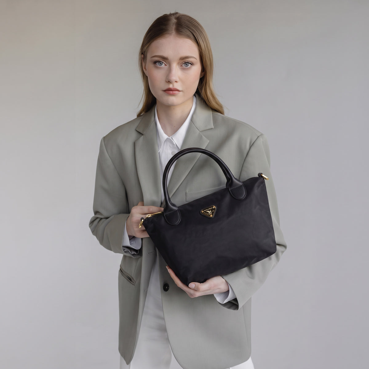WENGEN | Shopper Nylon classic schwarz/gold - close up 