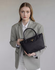 WENGEN | Shopper Nylon classic schwarz/gold - close up 