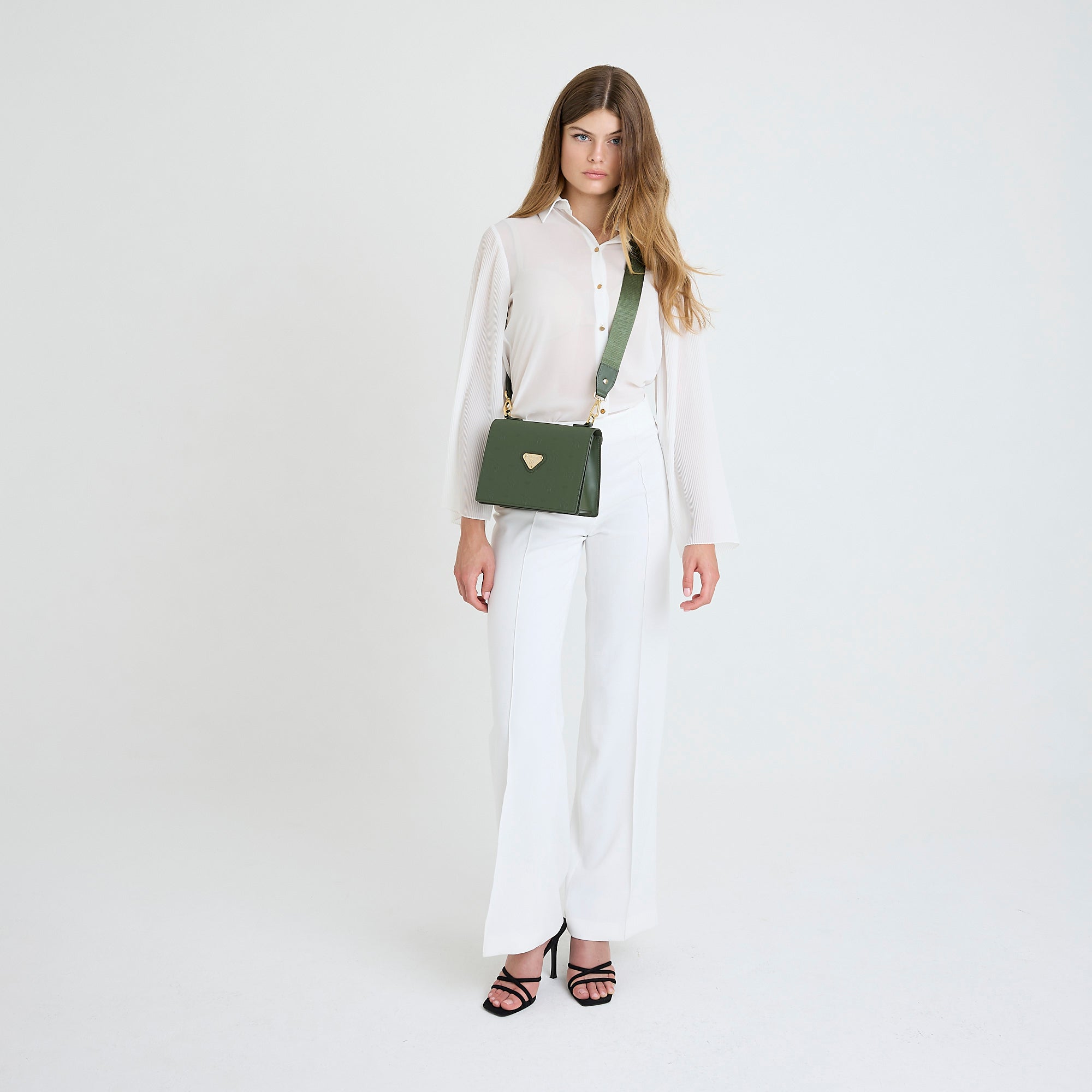 MELIDE | Umhängetasche olive grün/nastro/gold - FULL BODY