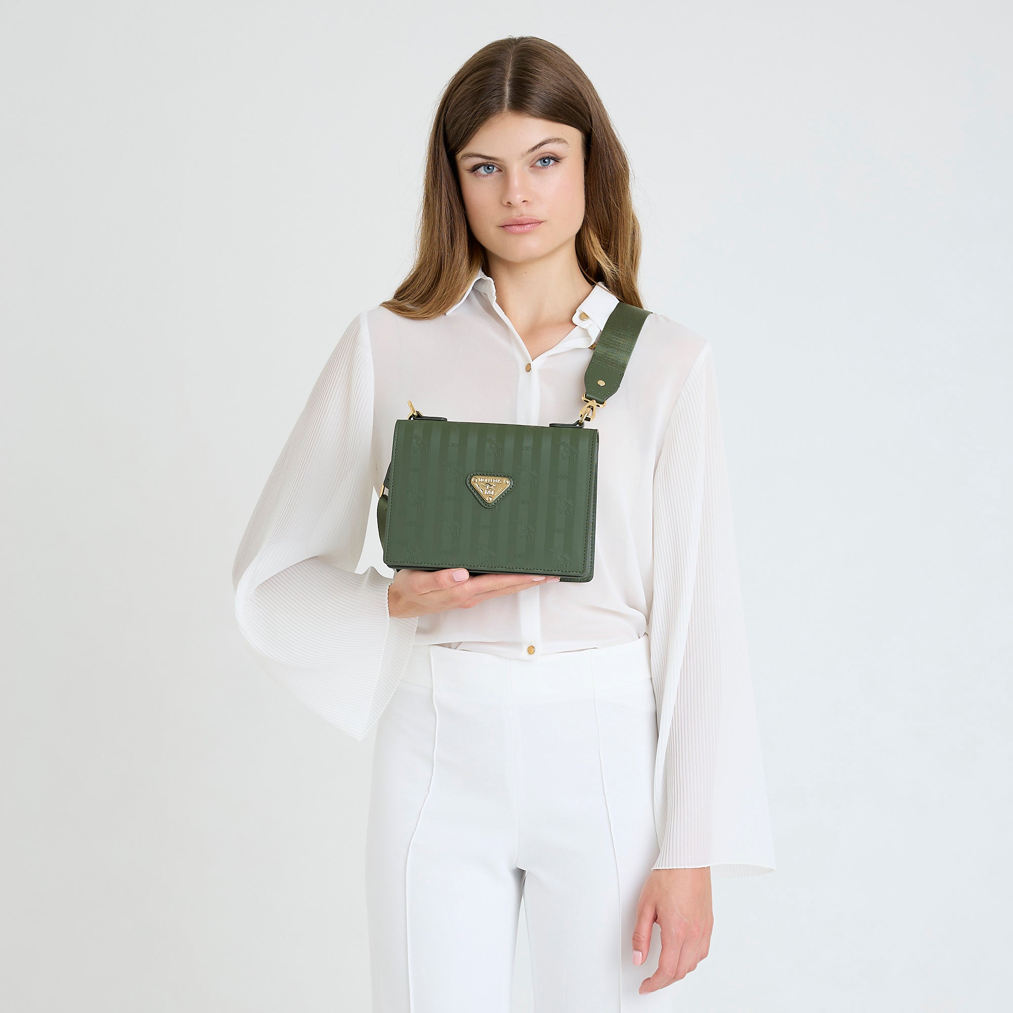 MELIDE | Umhängetasche olive grün/nastro/gold - ON BODY