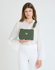 MELIDE | Umhängetasche olive grün/nastro/gold - ON BODY