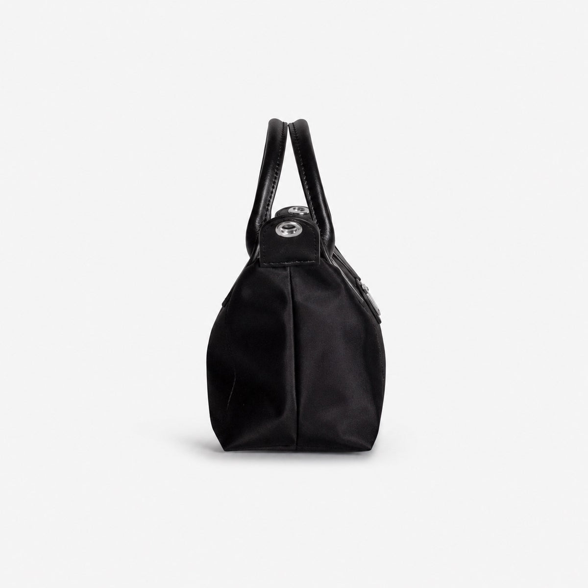 VALS | Umhängetasche Nylon classic schwarz/silber - seitlich