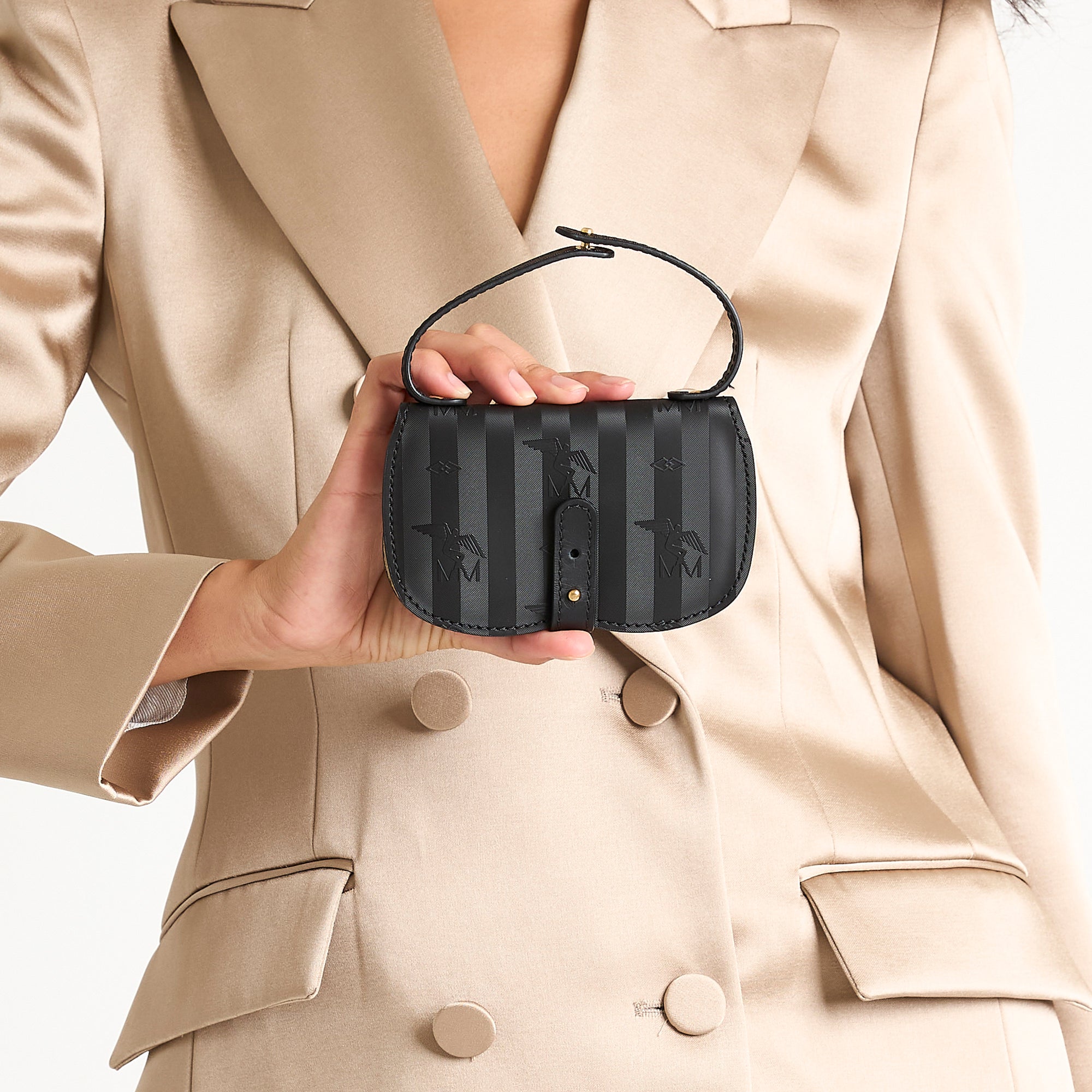 PIZ LINARD | Brillenentui schwarz/gold - ON BODY