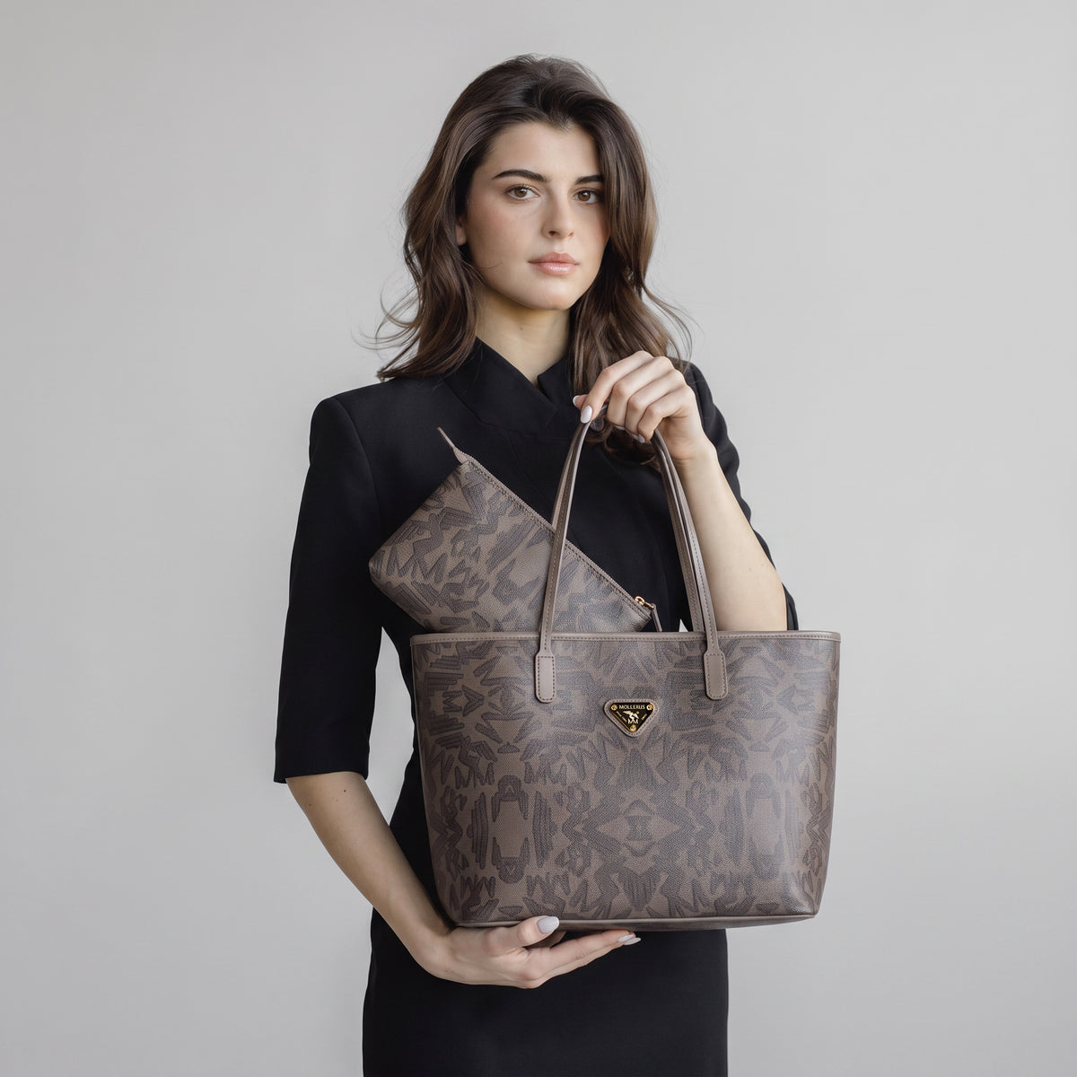 GENF | Shopper Maze schwarz fango/gold - getragen