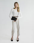 TAMINS | Umhängetasche classic schwarz/gold - full body