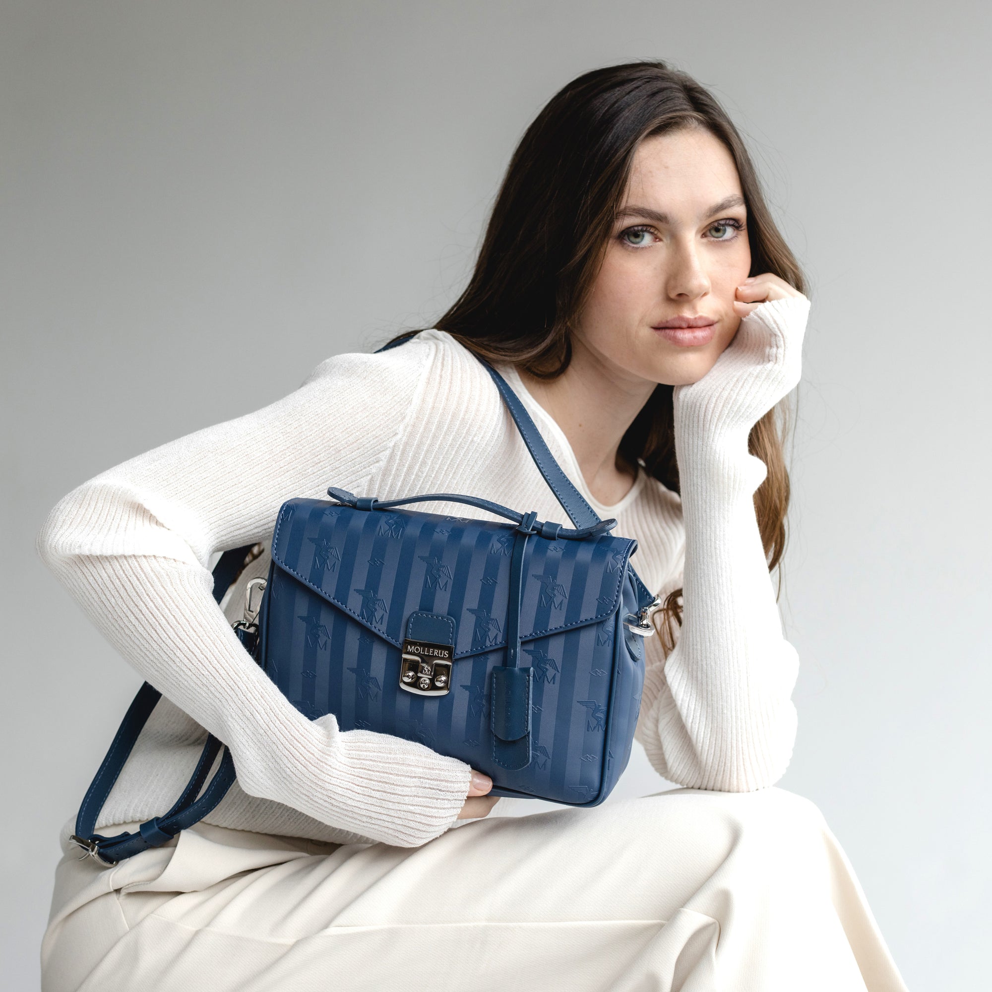 MARLY | Umhängetasche deep blau/silber - detailbild