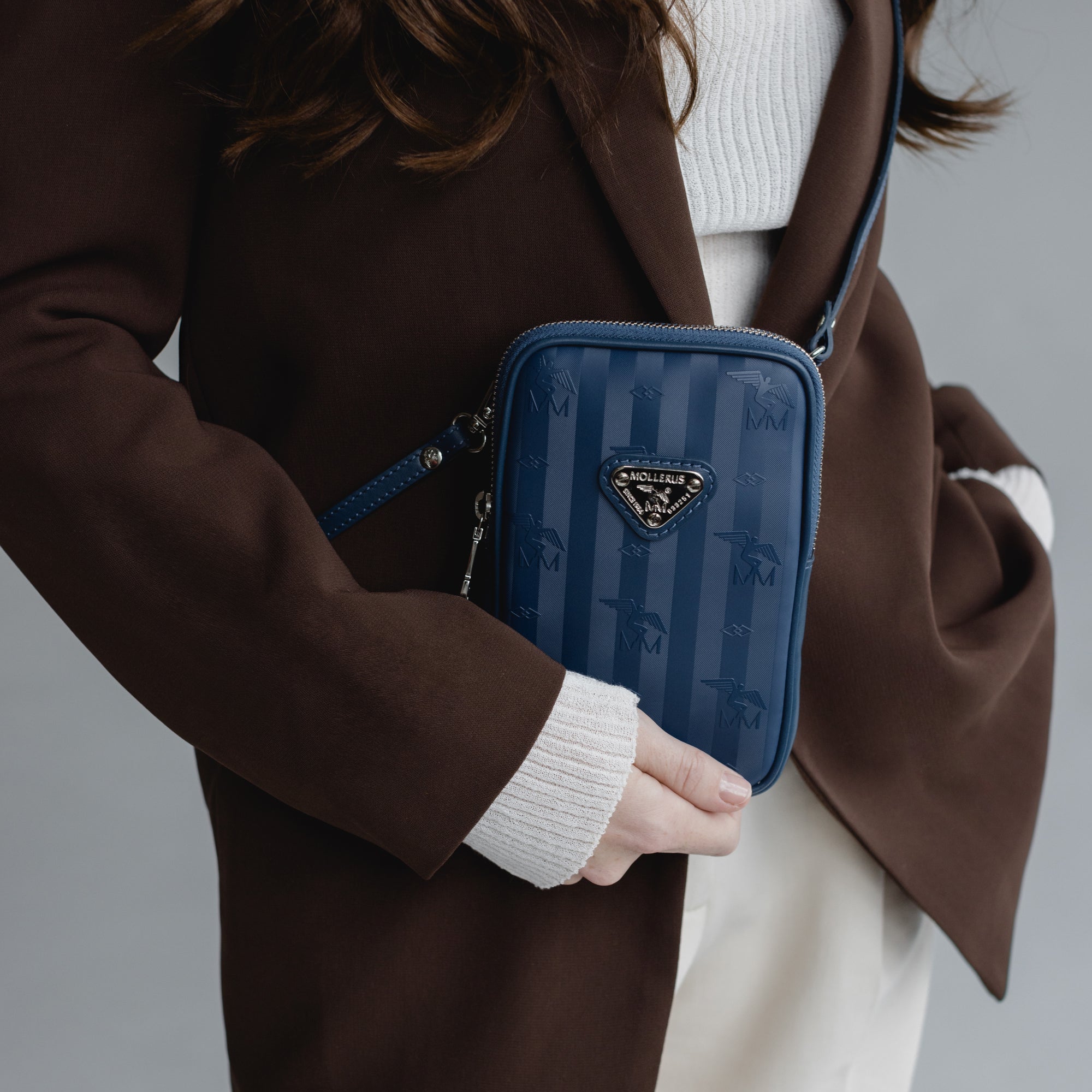 WILDHORN | Handyportemonnaie deep blau/silber - moodbild